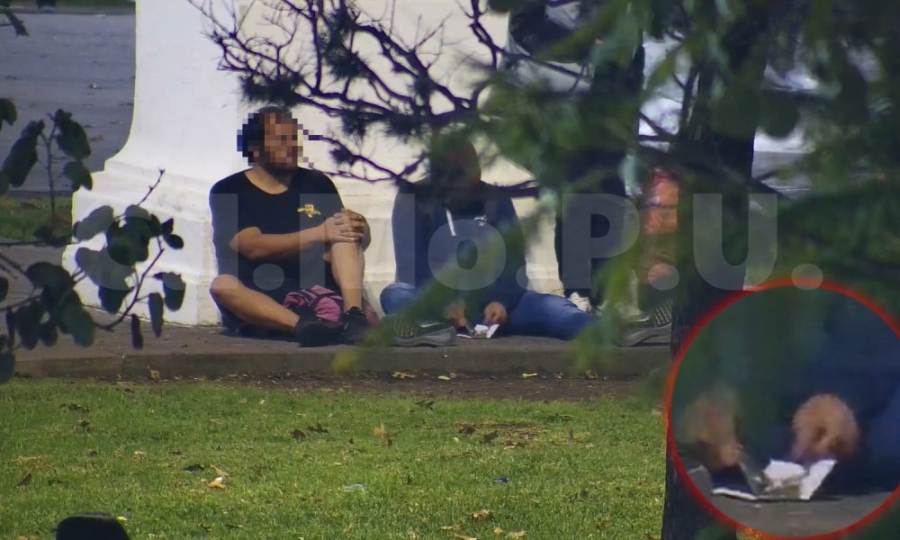 El Cimopu Los Capt Manipulando Drogas En La Plaza Eduardo Costa Y La